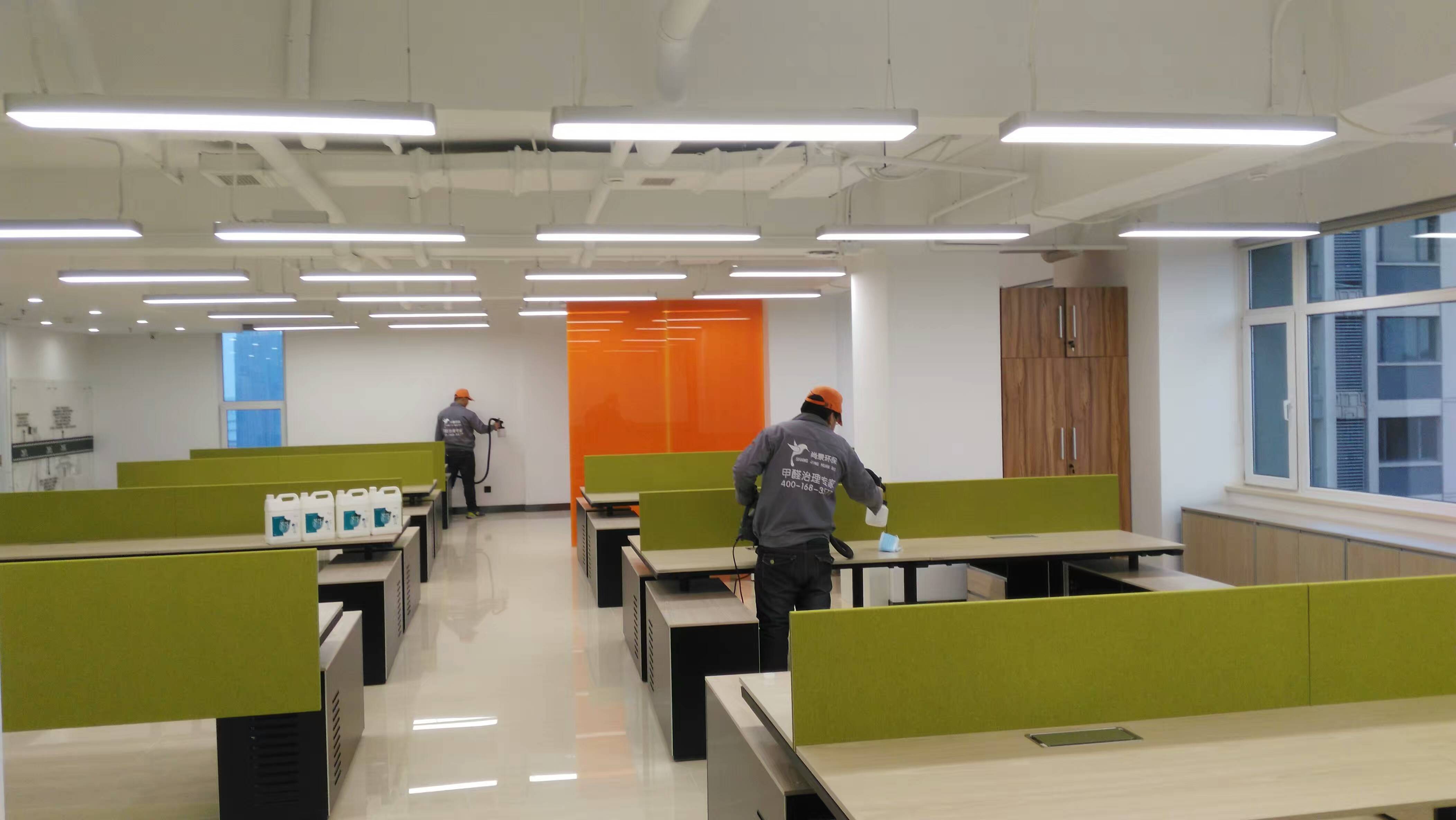 首創置業地產辦公桌施工