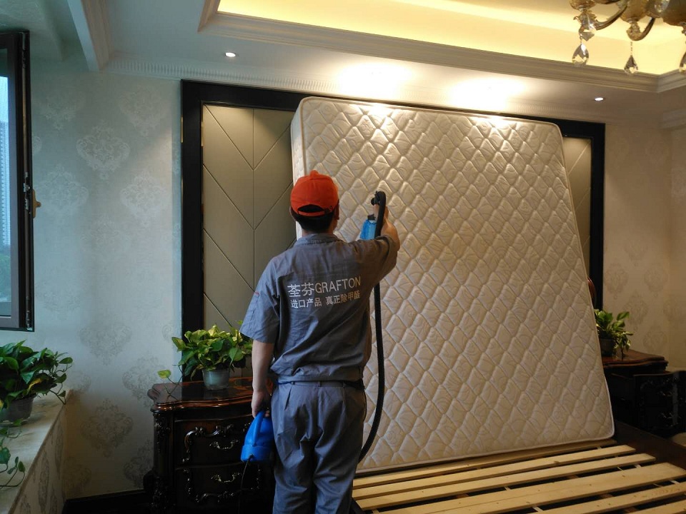 臥室床架?chē)娡渴┕ぶ卫? width=