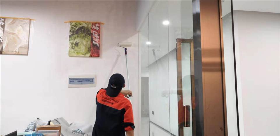 辦公區域墻面滾筒全方位施工