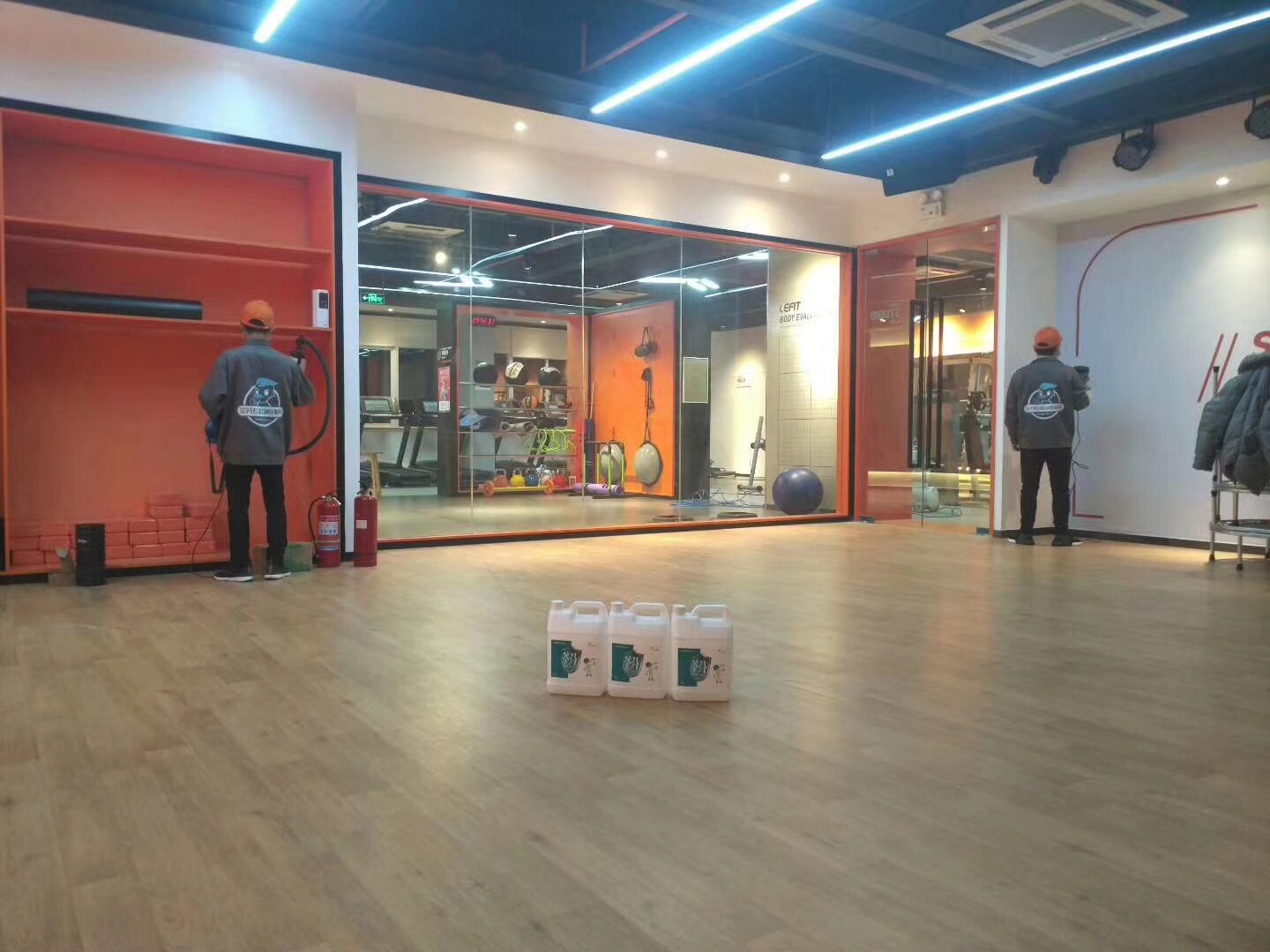 大廳墻面全方位噴涂施工治理 大廳墻面全方位噴涂施工治理