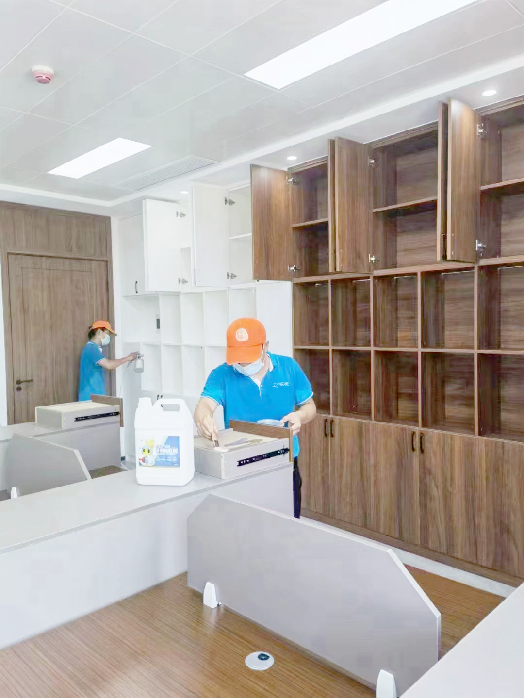 辦公區(qū)域儲(chǔ)物柜全方位噴涂治理 辦公區(qū)域儲(chǔ)物柜全方位噴涂治理